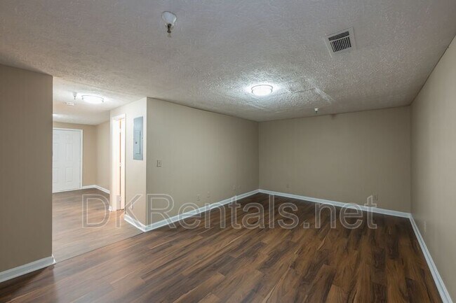 Building Photo - 330 Herndon Way