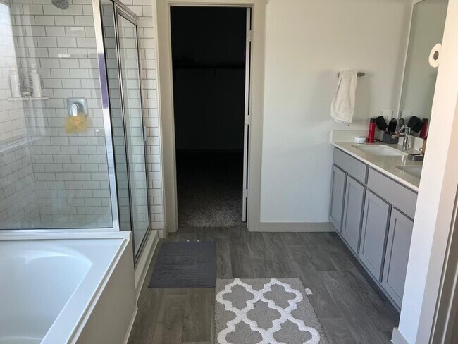 Building Photo - 6927 Morales Way