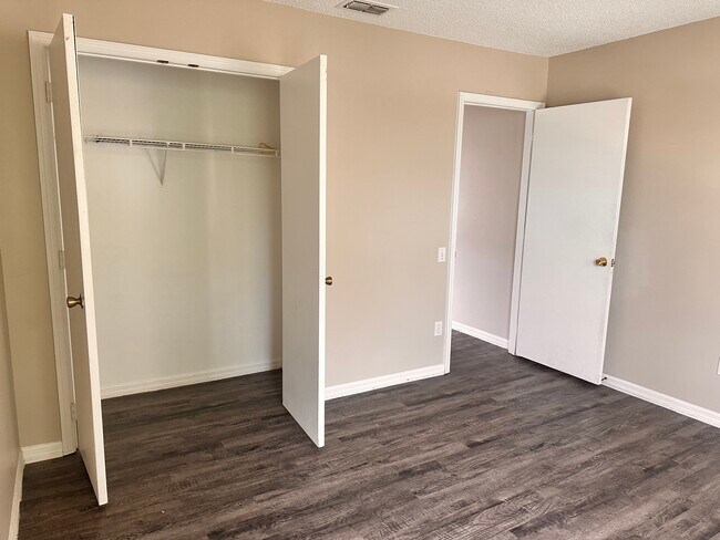 Building Photo - 4104 Oakberry Dr