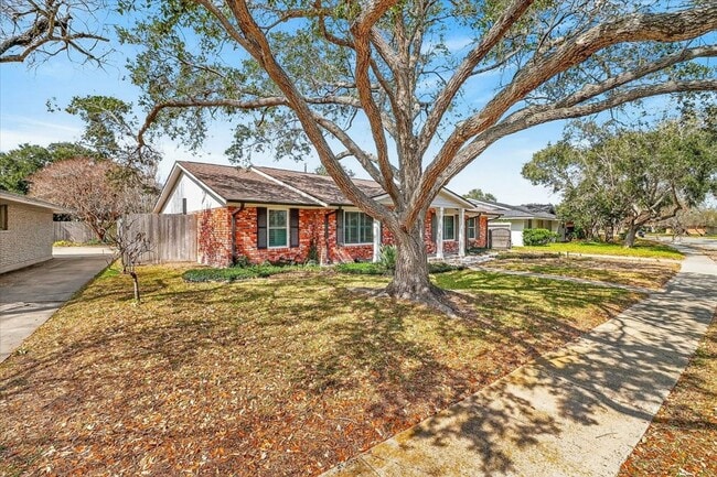 Building Photo - 722 Brock Dr