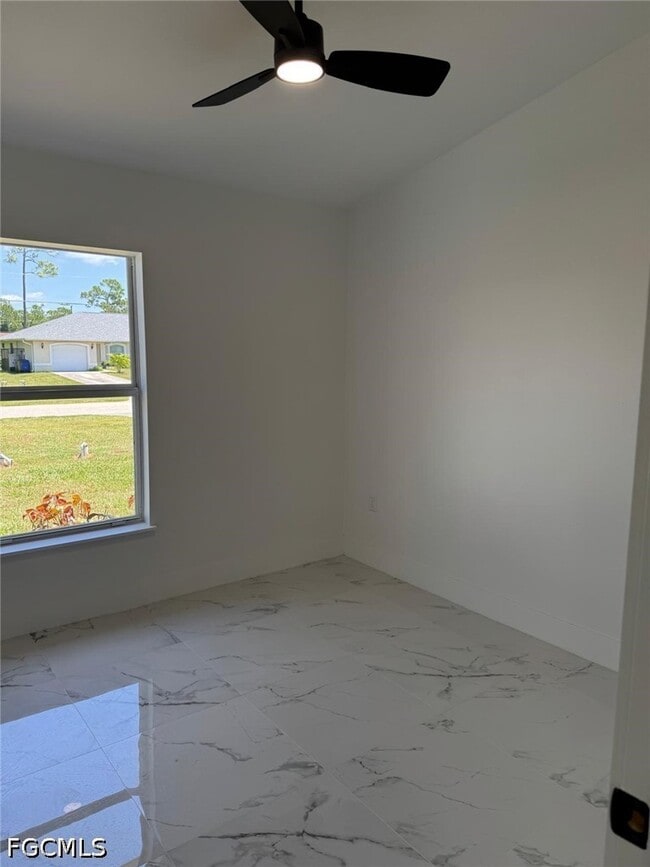 Building Photo - 4677 Golfview Blvd