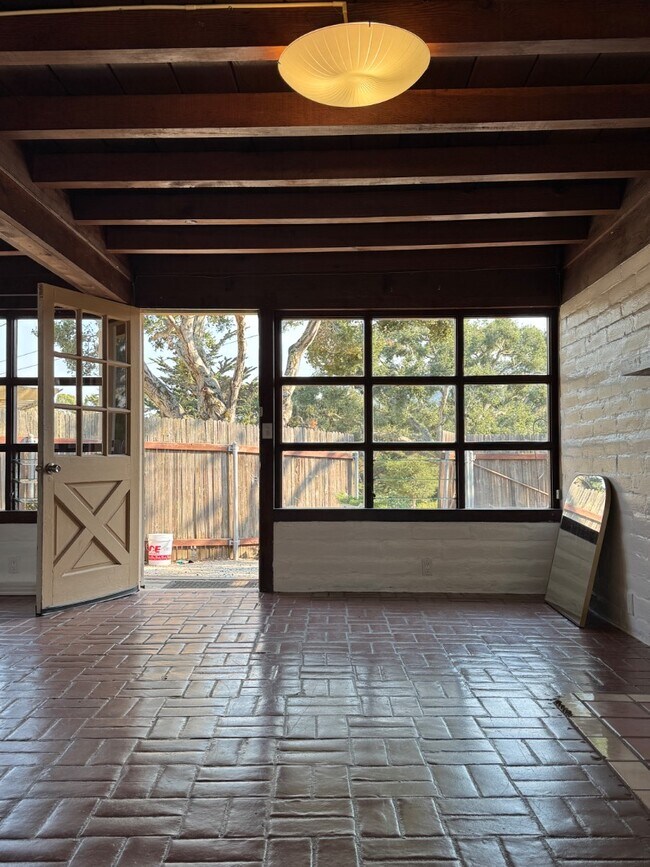 Building Photo - 72 Laureles Grade