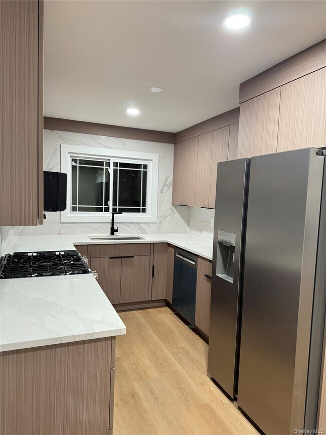 Building Photo - 15 Valerie Dr