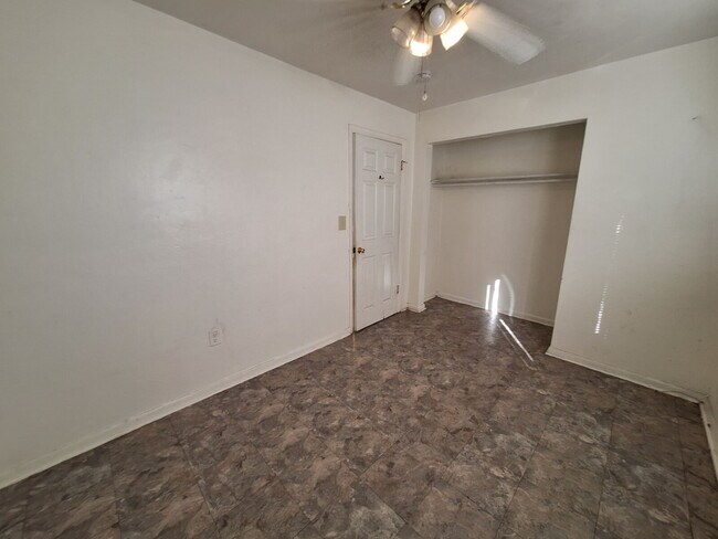 Building Photo - 3/2 Single Family Home available in Pt Charlotte