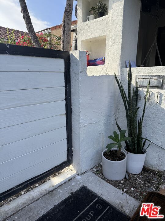 Building Photo - 643 N Vista St