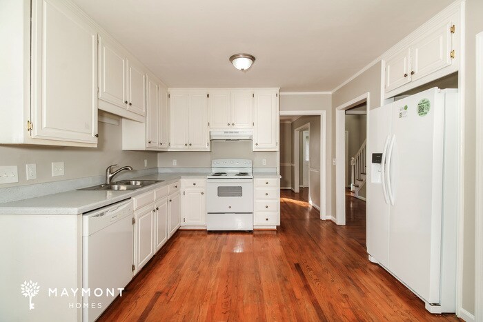 Building Photo - 121 Silvermill Rd