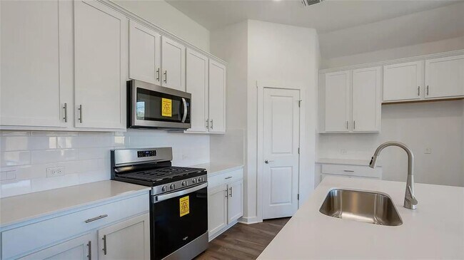 Building Photo - 1813 Walnut Grv Bnd