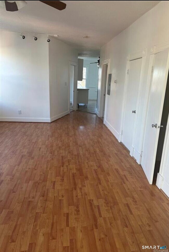 Building Photo - 144 Putnam St