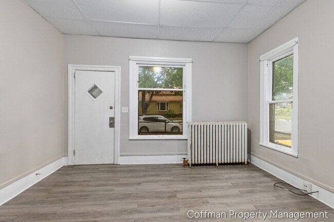 Building Photo - 1545 Queen Ave NE
