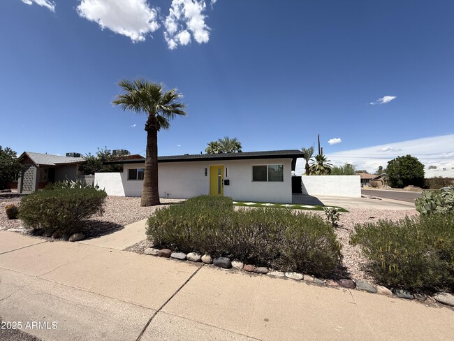 Building Photo - 8614 E Coronado Rd