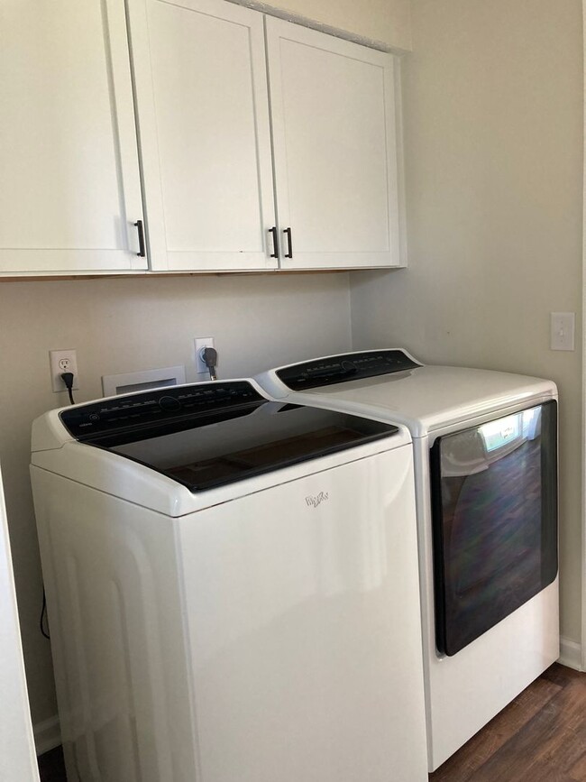 Building Photo - All new interior and exterior! Move in ready!