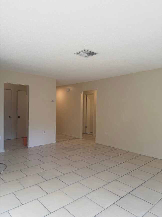 Building Photo - 810 N Hudson St