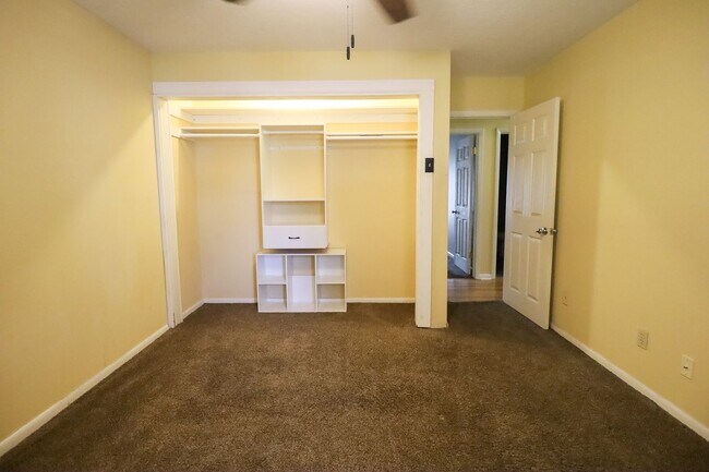 Building Photo - 2 Bed | 3 Bath with In-Ground Pool in Cent...