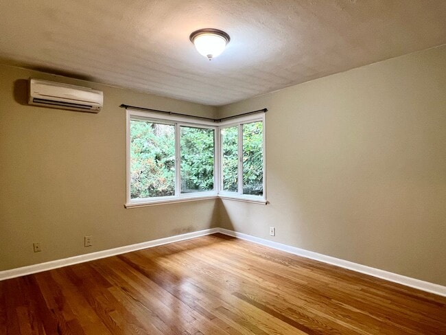 Building Photo - 10340 Fischer Pl NE