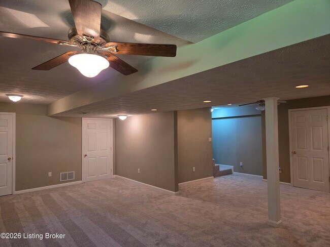 Building Photo - 4204 Holly Tree Dr