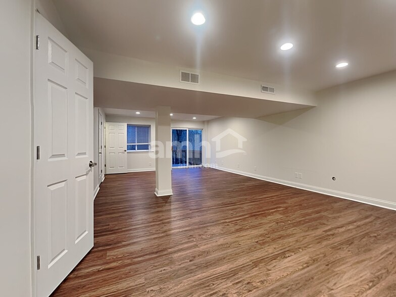 Building Photo - 7450 Sterling Springs Way