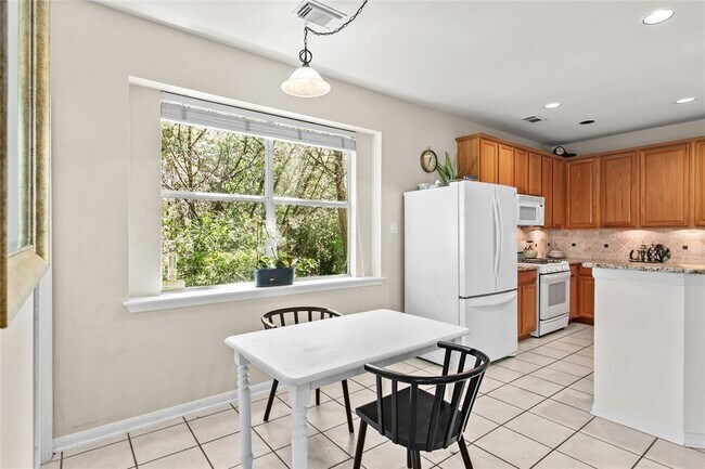 Building Photo - 5950 Mesa Verde Cir