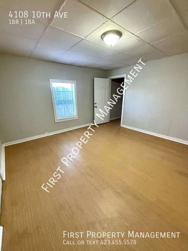 Building Photo - 1Bed/1Bath Duplex In East Lake!!