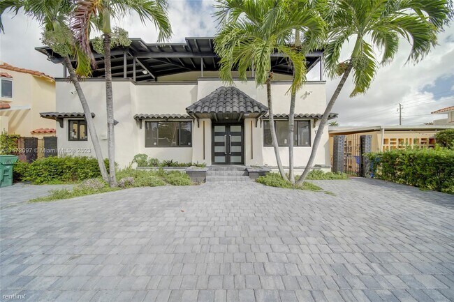 Building Photo - 3 br, 2 bath House - 1721 SW 11th Ter # 2