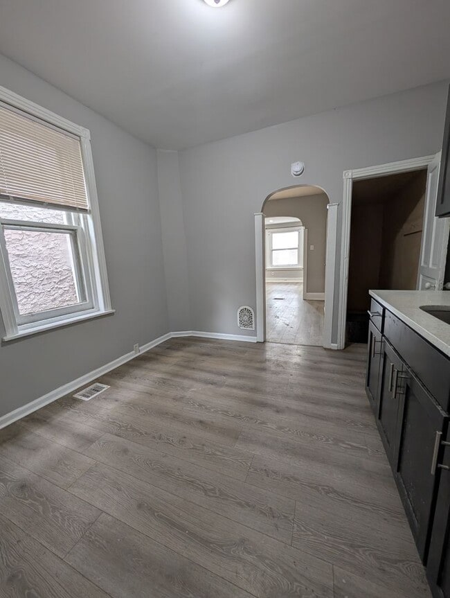 Building Photo - Now Showing!