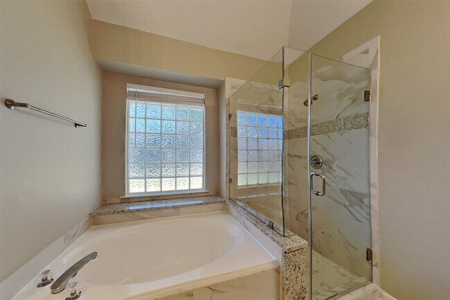 Building Photo - 15610 Forest Run Dr