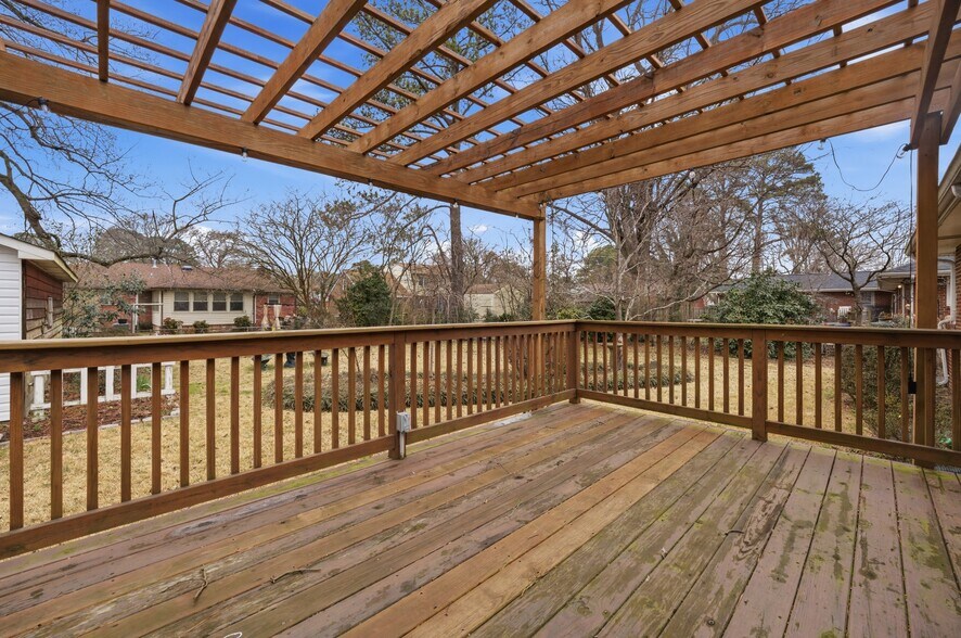 Building Photo - 335 E McGinnis Cir
