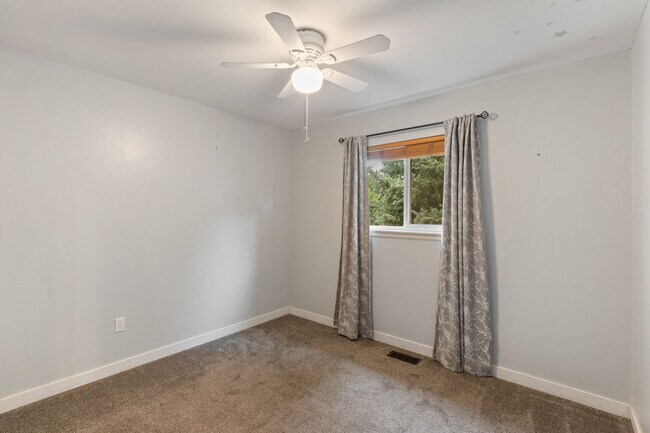 Building Photo - 341 Longfellow Dr