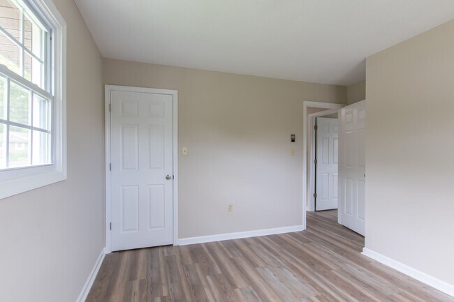 Building Photo - ONE YEAR LEASE WITH POSSIBLE LEASE PURCHAS...
