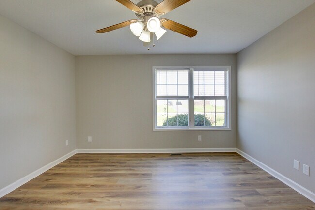 Building Photo - 51 Winding Oaks