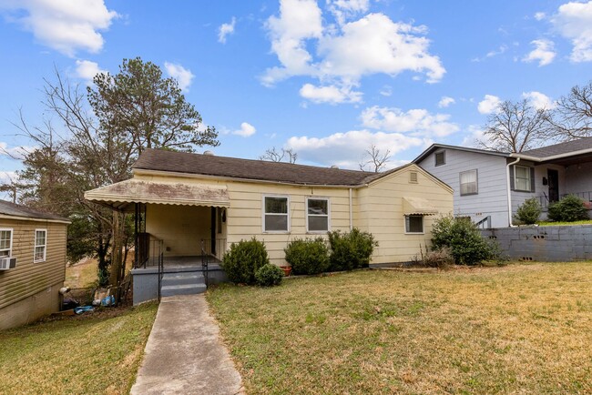 Building Photo - Newly Renovated 3 Bedroom 1 Bath Home Avai...