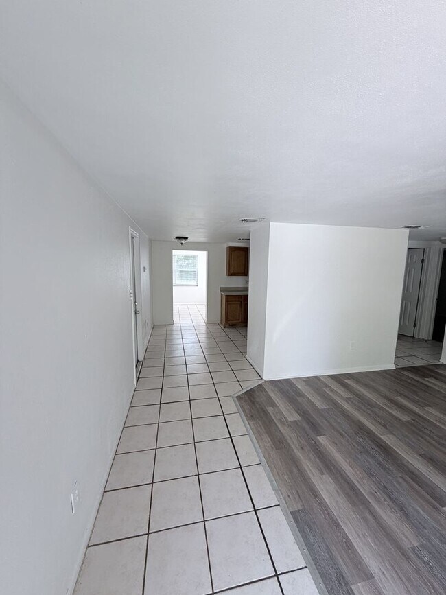 Building Photo - 21377 Campbell Dr