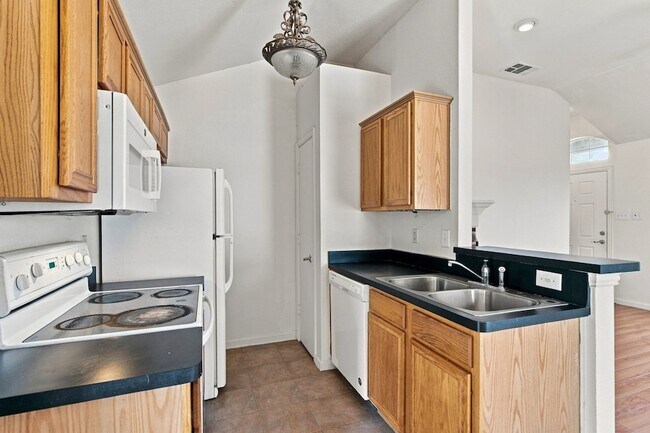 Building Photo - 616 Mustang Ct