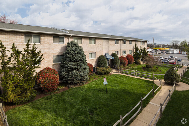 Building Photo - Carousel Court