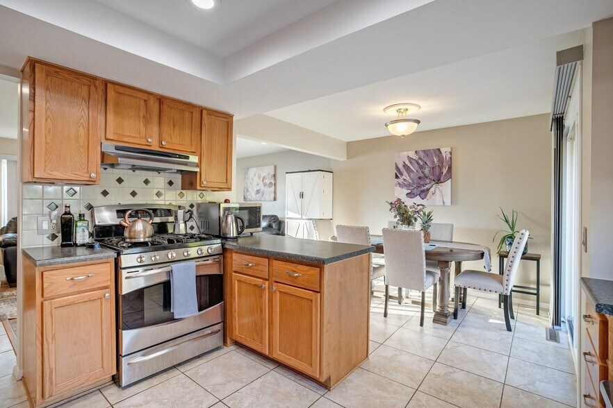 Building Photo - 7500 Teller St