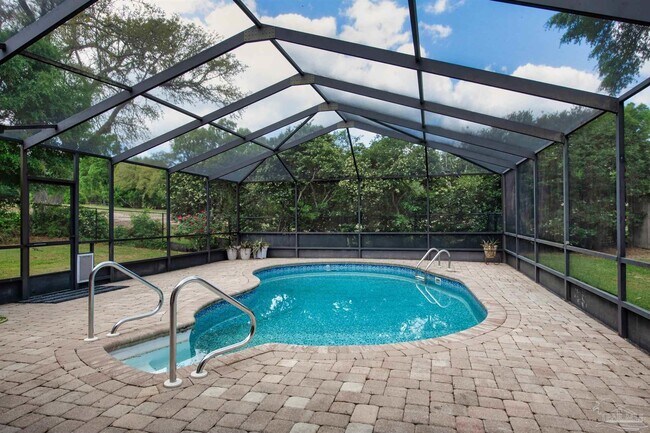 Building Photo - 8731 Thunderbird Dr