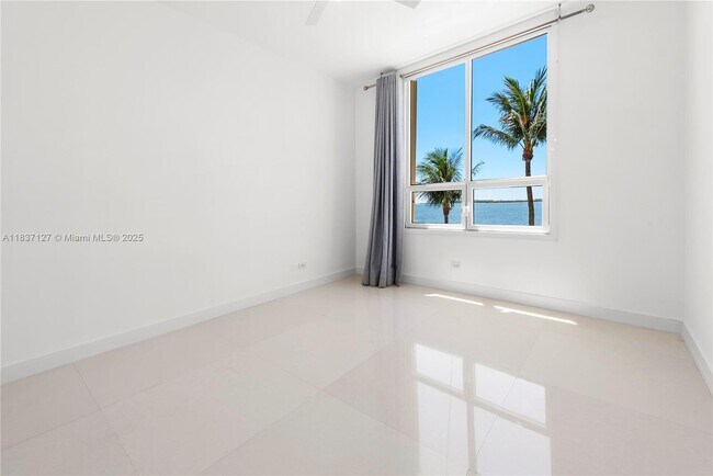 Building Photo - 808 Brickell Key Dr