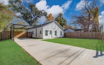 Building Photo - 8316 Peachtree St