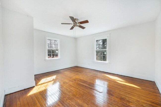 Building Photo - 228 Newcomb Dr