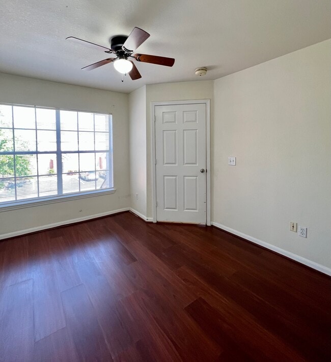 Building Photo - 8981 Lee Vista Blvd