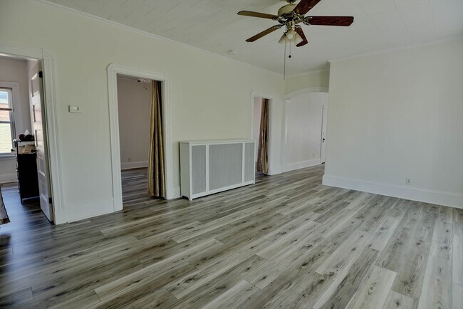 Building Photo - 407-409-409 Bolton St