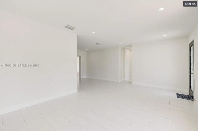 Building Photo - 865 W 72nd Pl