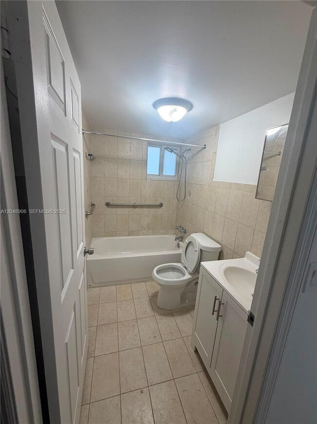 Building Photo - 1650 W 44th Pl