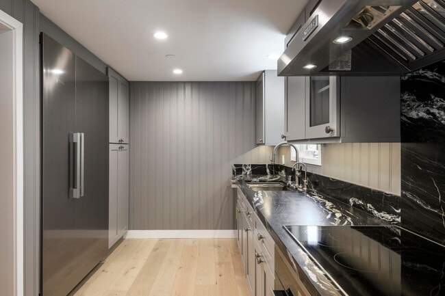 Building Photo - 1323 Alta Vista Rd