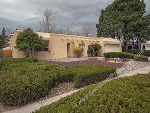 Building Photo - 5423 Royal Dr NE