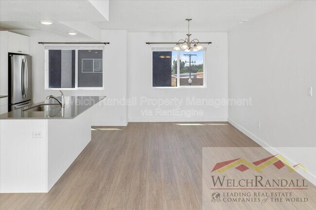 Building Photo - 82 E Weekes Wy
