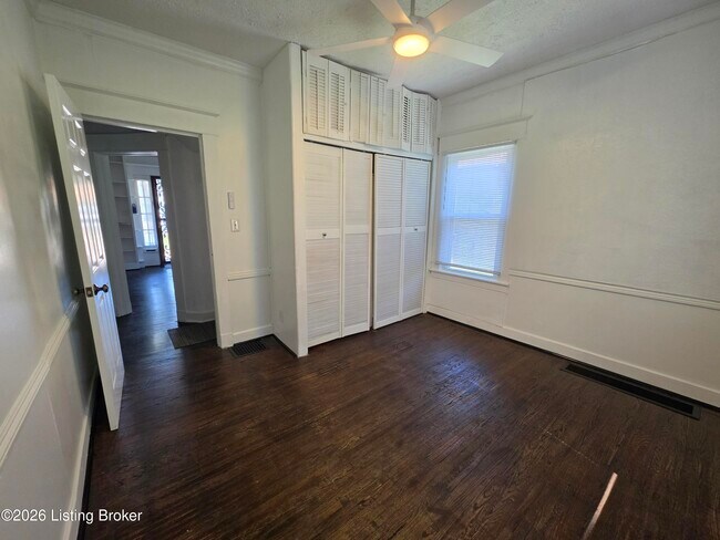 Building Photo - 321 S 39th St