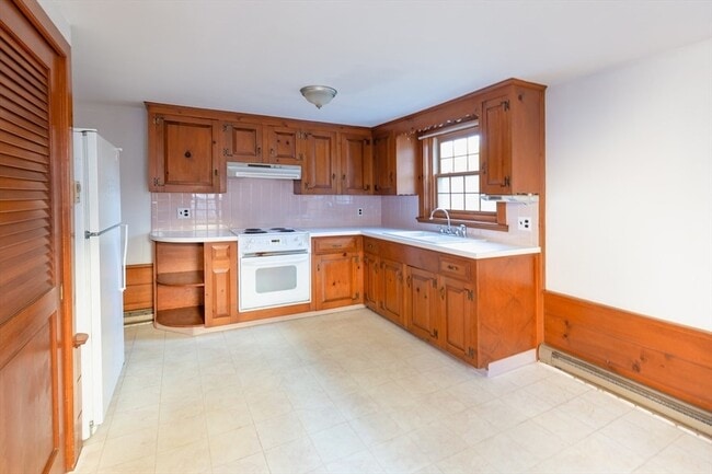 Building Photo - 129 1/2 Summer Street Unit