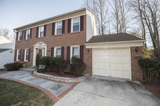 Building Photo - Gorgeous 4 BR 2+2 Baths Colonial - Finished Walk-Out Basement and Car Garage