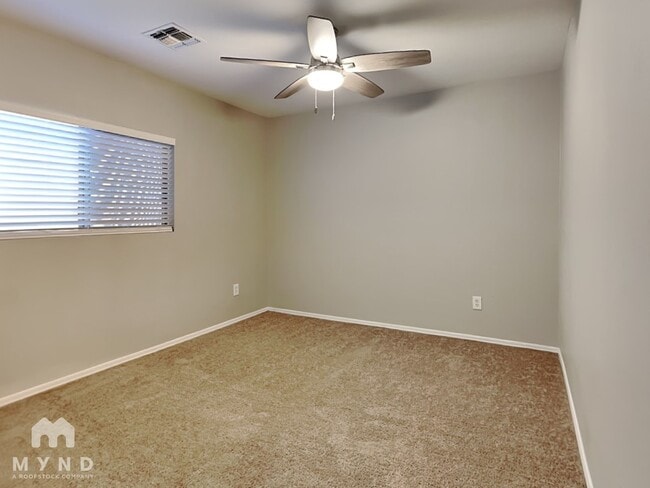 Building Photo - 11529 W Flores Dr