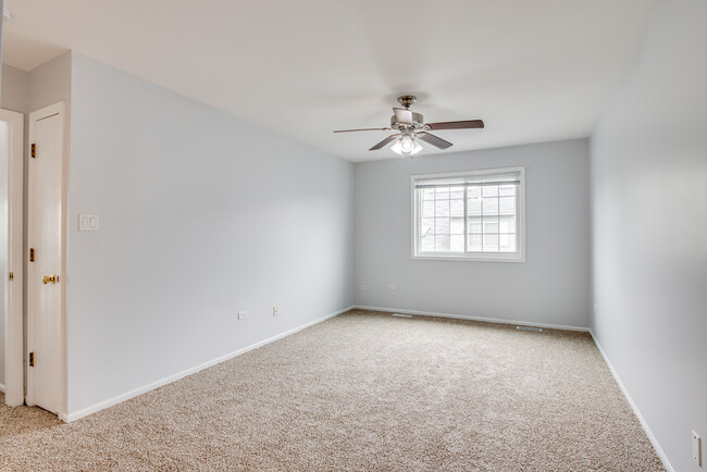 Building Photo - 3491 Willowview Ct